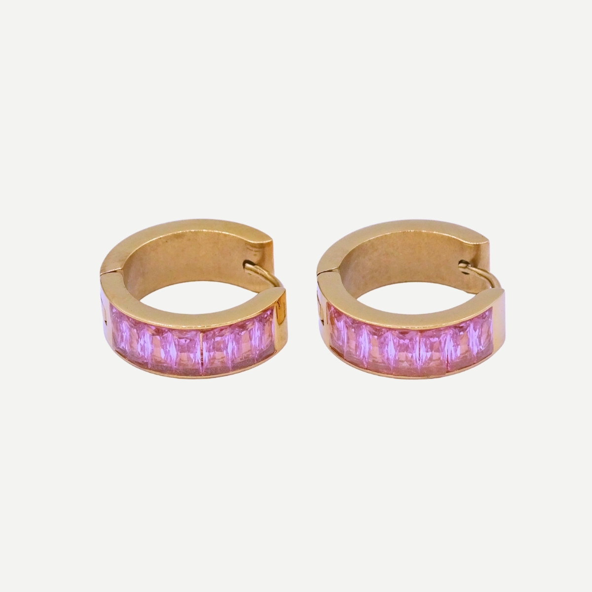 Flora Pink luxe goudkleurige oorbellen met glanzende roze accenten