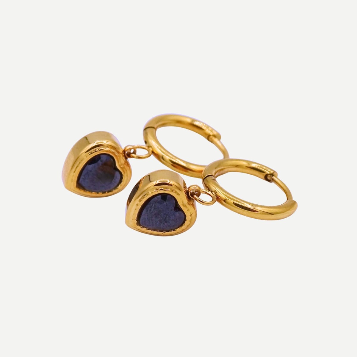 Midnight Heart Gouden oorbellen met zwarte hartvormige steen Stainless Steel 2025