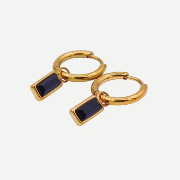 Noir Luxe Gouden oorbellen met rechthoekige zwarte kristal Stainless Steel Oorringen